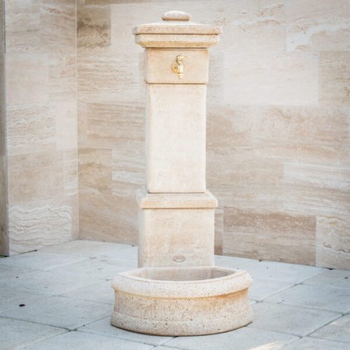 Monarchia hoch brunnen mit pool